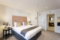 Andover House Hotel & Restaurant Hotele w: 