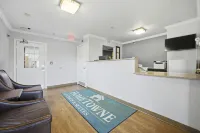 HomeTowne Studios by Red Roof Atlanta – Peachtree Corners