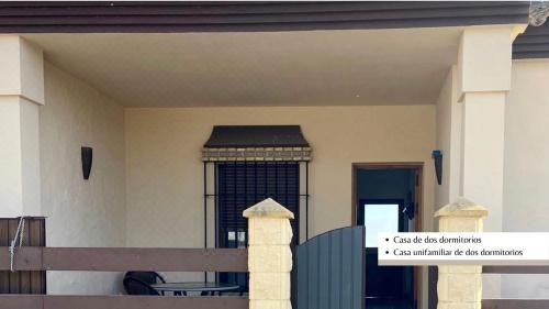 两卧室联排别墅