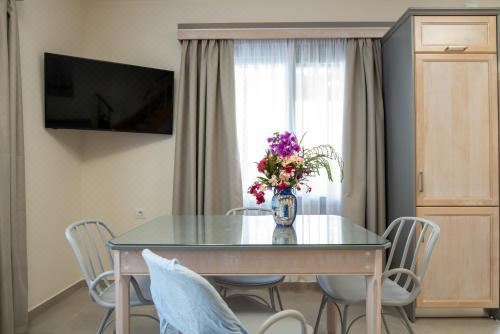 带私人泳池的两卧室房屋