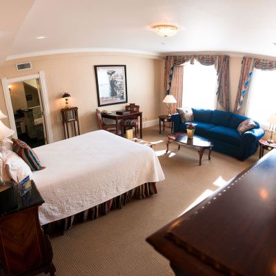 Deluxe King Suite