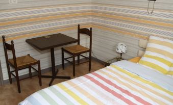 Le Chanteraine - Housity