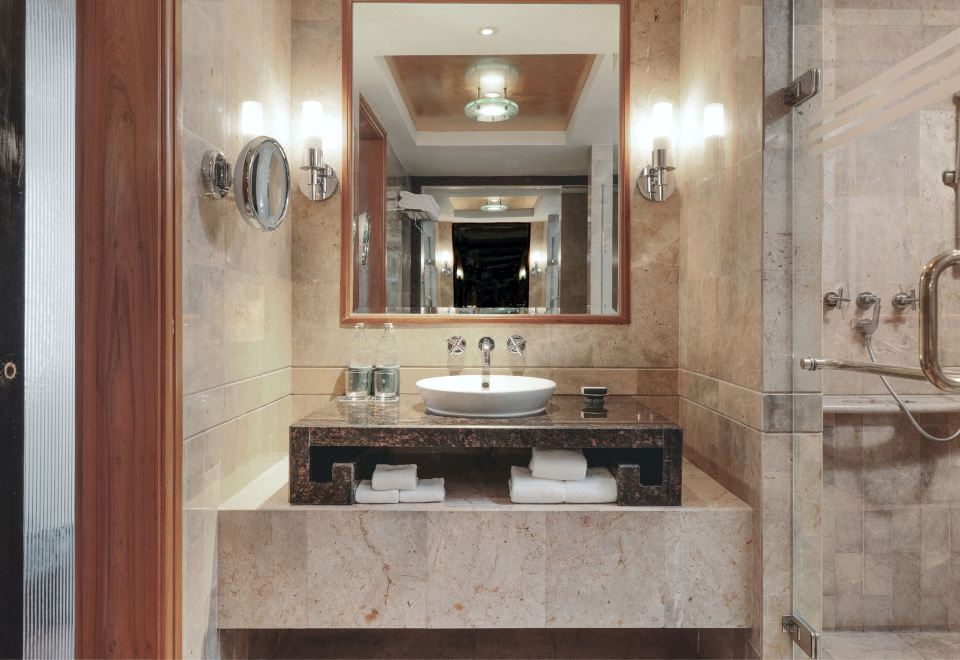 Royal Orchid Sheraton Hotel & TowersRoyal Orchid Presidential Suite