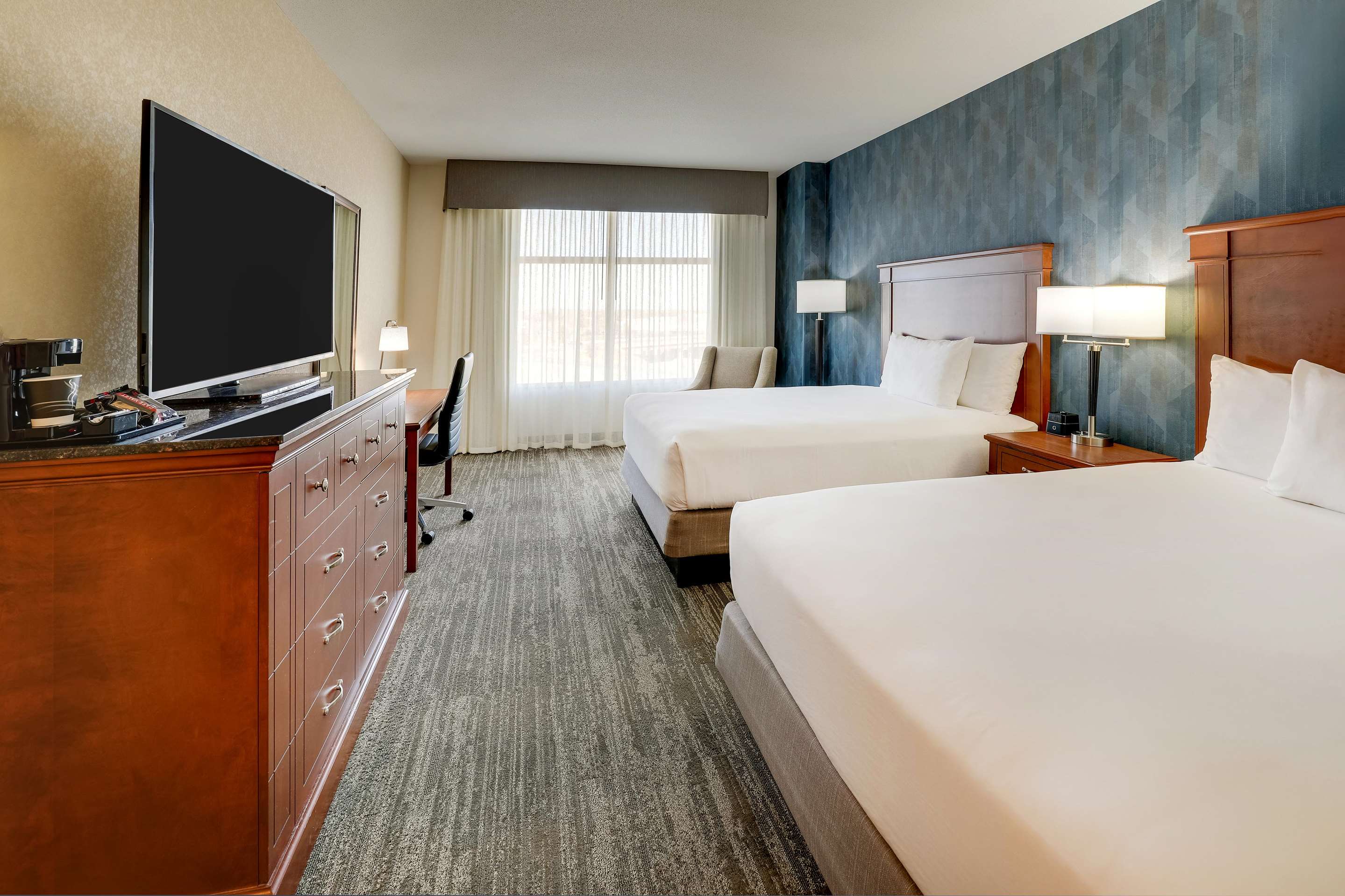 带两张大床-无障碍，浴缸的豪华大床房