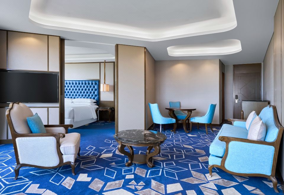 Four Points by Sheraton DanangPanoramic 1-Bedroom Corner Suite, Ocean View, High Floor, Balcony, Bathtub