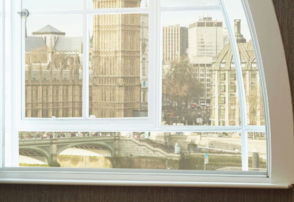 阳台套房（带泰晤士景观）