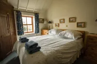 Detached Stone Cottage with a Private Indoor Pool (Not Shared) Hôtels à : 