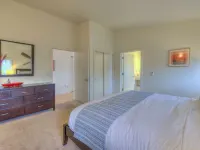 Water View! Luxury Starboard Suite-- walk to cafes, shops, galleries & beaches. Hoteles en Eastsound
