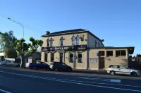 The Prince Albert Backpackers & Bar Hotel a 