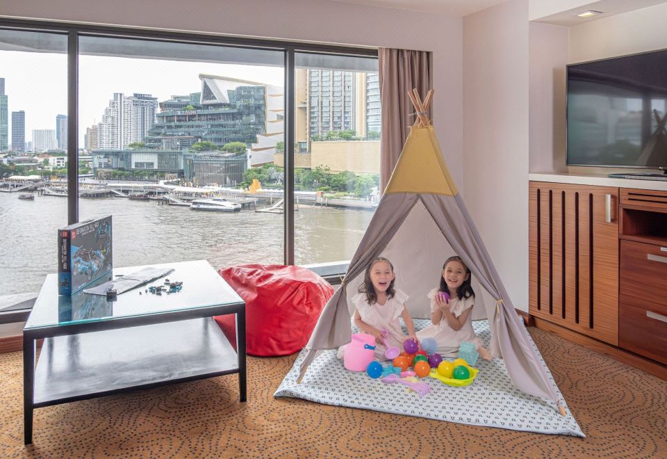 Royal Orchid Sheraton Hotel & TowersFamily King Suite