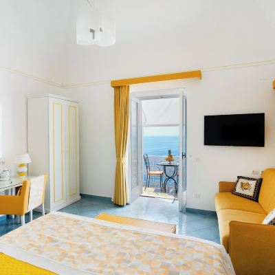 Deluxe Room With Sea View Casa Nilde Promo Code