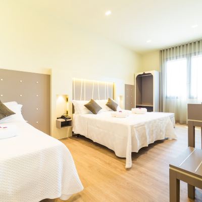 Comfort Triple Room, Non Smoking, Ensuite Hotel Calaluna Promo Code