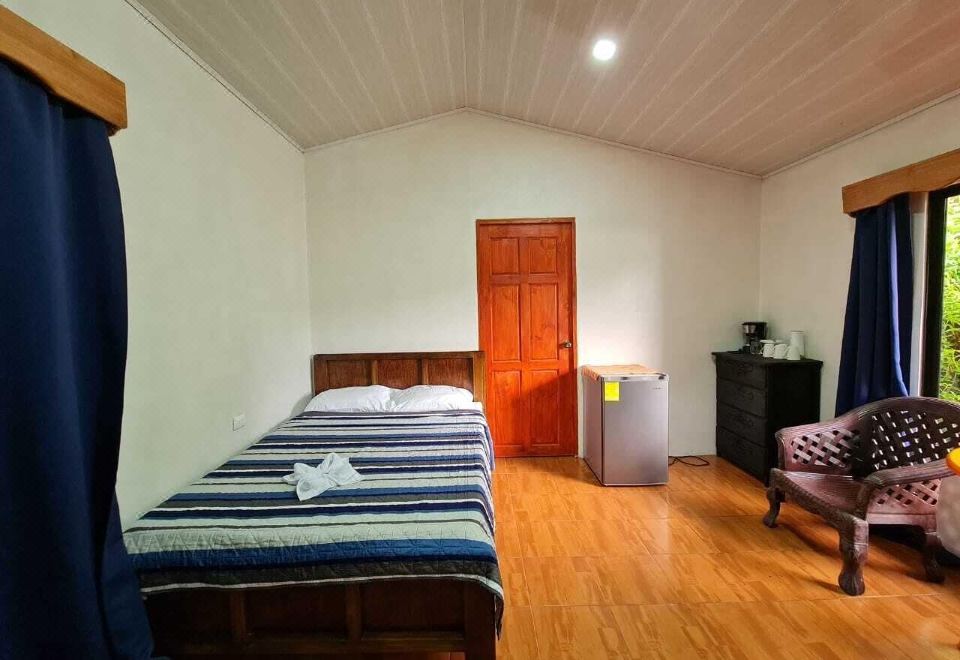 基础三人房， 多张床， 无烟房， 海滩景观