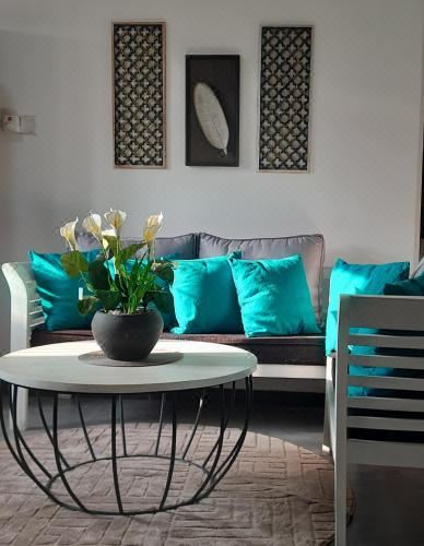 带阳台的两卧室公寓