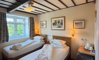 Oakwood Bed and Breakfast Heathrow - Housity