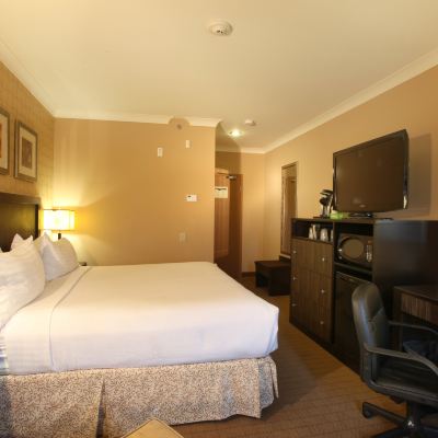 King Suite - Non-Smoking Inn on Prince Hotel & Conference Centre Truro Promo Code