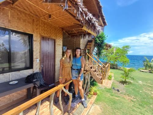 带阳台和海景的豪华双人房