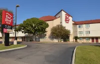 Red Roof Inn San Antonio - Airport Hotel di 