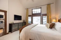 Luxurious Ski-in Ski-out Home in Arrowhead community