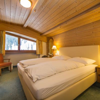 Triple Room Hotel Cresta Promo Code