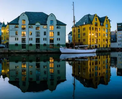 Hotel Brosundet Hotels in 