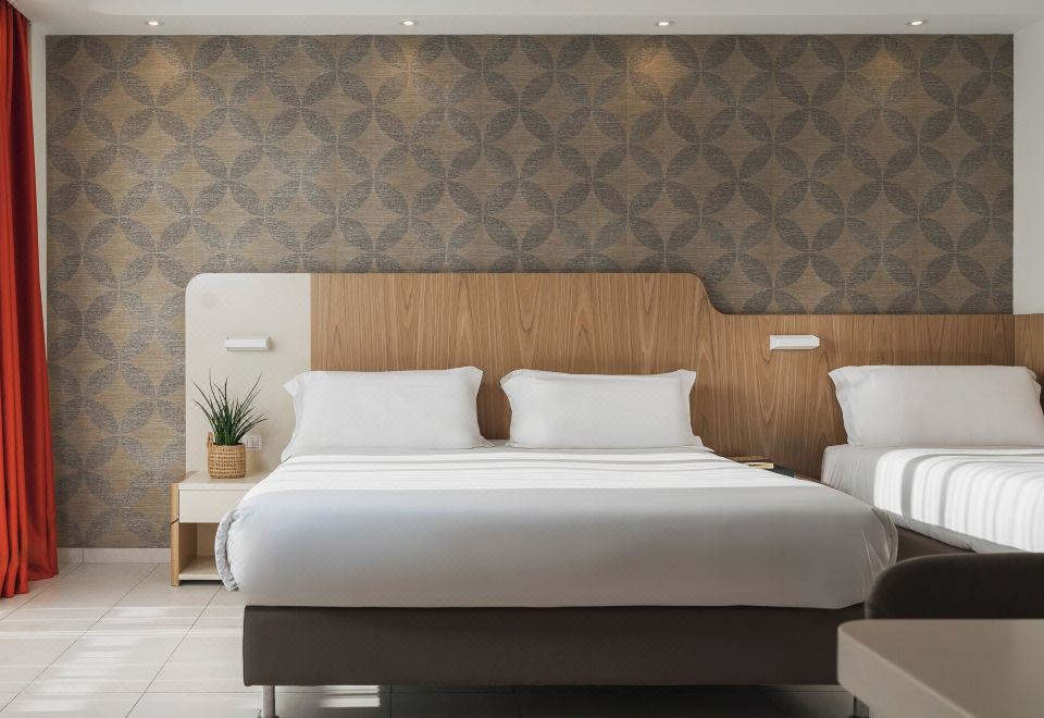 豪华三人房， 多张床