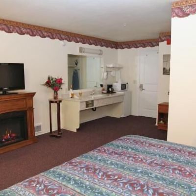 Jacuzzi Suite, 1 King Bed, Fireplace Oceanview Inn Promo Code