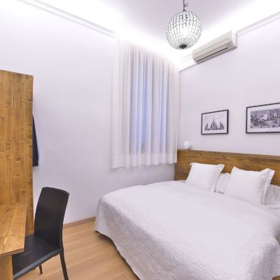 Standard Room with Private Bathroom Hostal Girona Promo Code