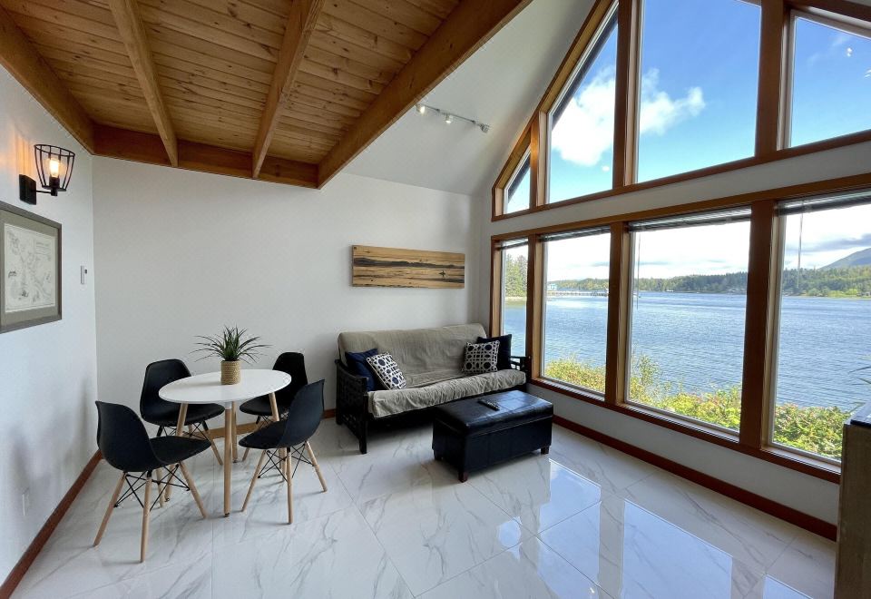 Private Oceanfront Cabin with Hot Tub - Doc Holiday CabinHouse (Hot Tub&Waterfront/Doc Holiday Ca)