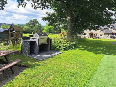 Teifi Cottage Hotels in 