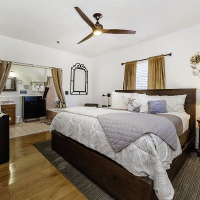 Standard Room, 1 King Bed ( (3, 4, 7)) Agustin Inn Promo Code