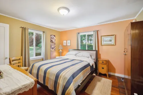 Charming Pet Friendly Coastal Getaway 3 Bedroom Home by Redawning