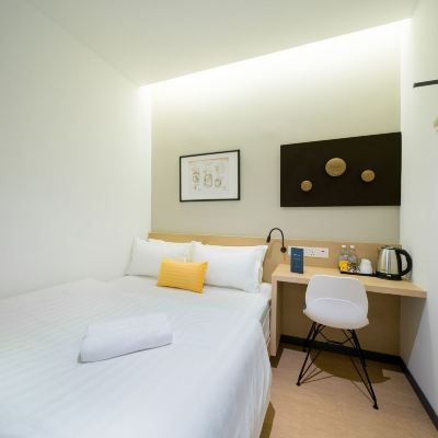 Standard Queen Room with No Window Gold3 Boutique Hotel Promo Code