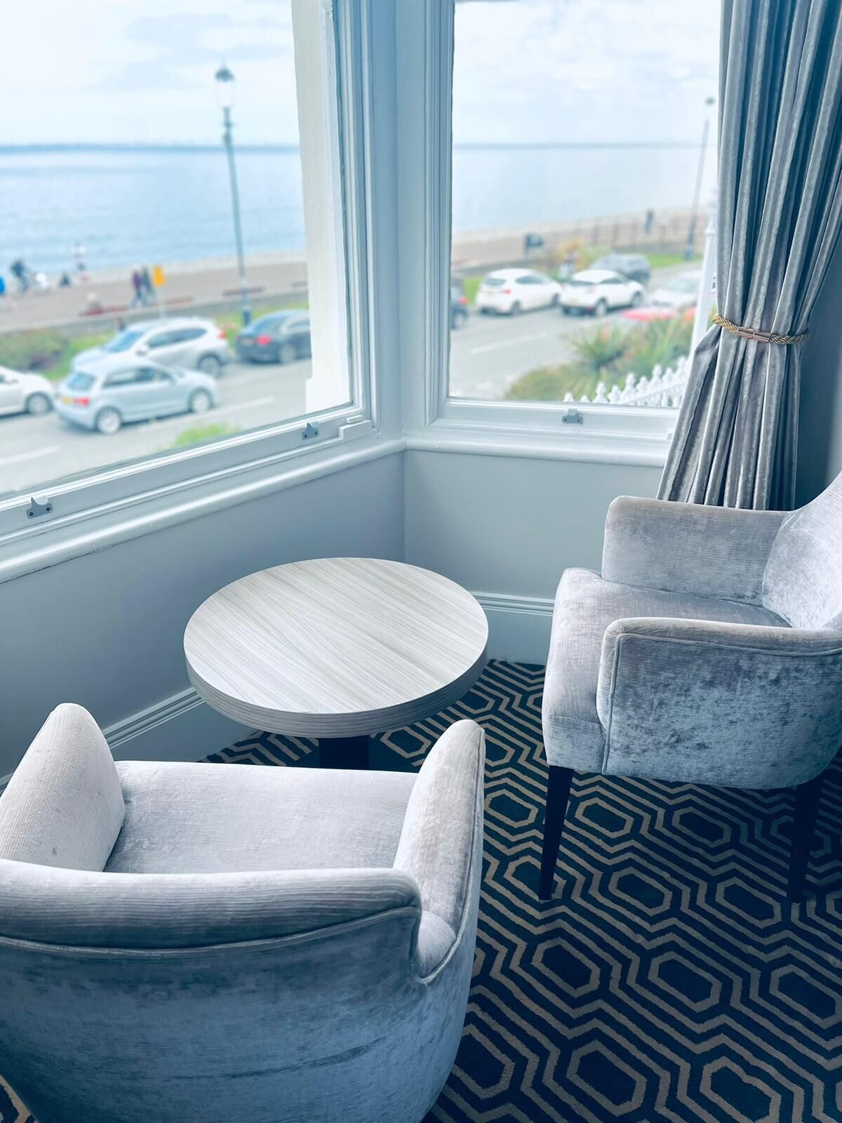 豪华双人或双床房，1张特大床，海景，面向海