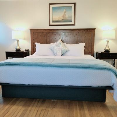 Comfort Room, 1 King Bed (Room 6) Cherokee Lodge Promo Code