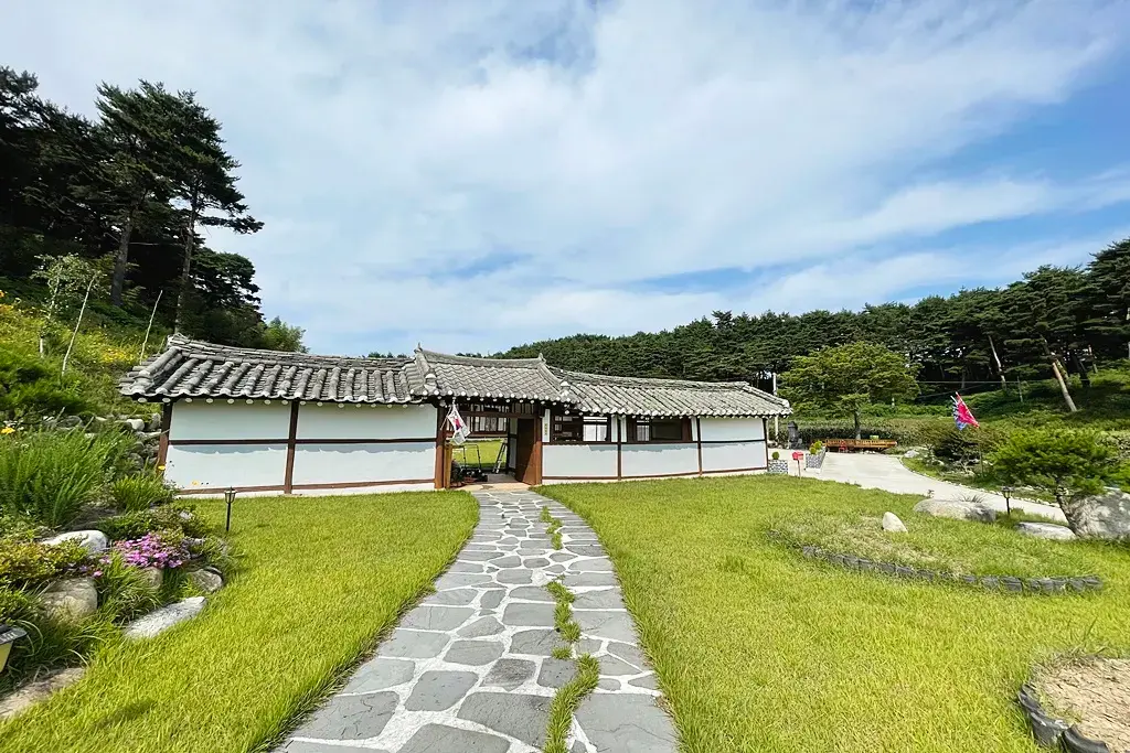 Hakdong Hanok Pension - Gangneung-si
