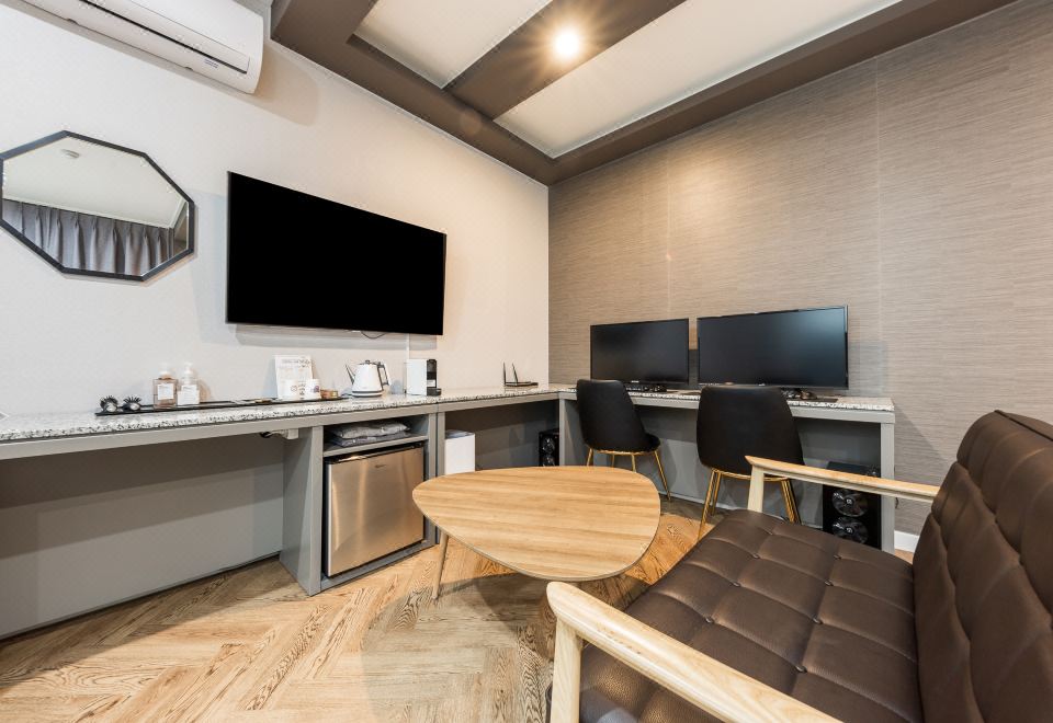 Vip雙床房（情侶電腦，星巴克膠囊咖啡，Netflix免費觀看）