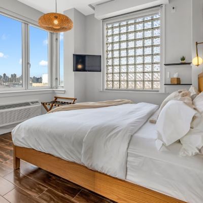 Premier Manhattan View King Suite