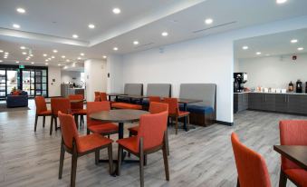 Comfort Inn & Suites - Housity