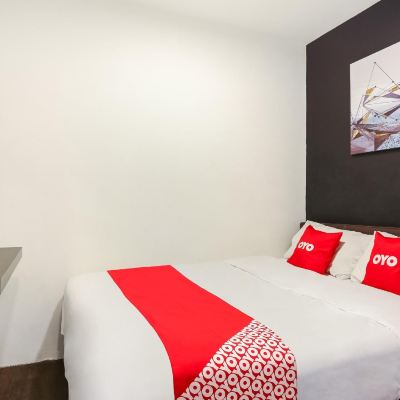 Standard Double Room (Queen) OYO 90460 Hotel Kl2f Rest & Go Promo Code