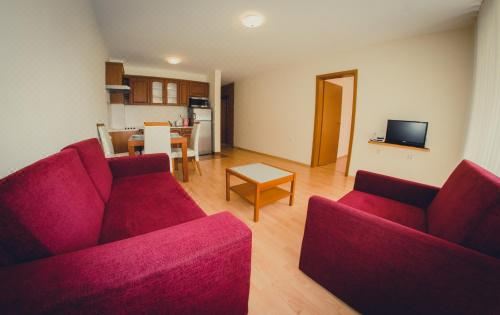 带阳台的两卧室公寓