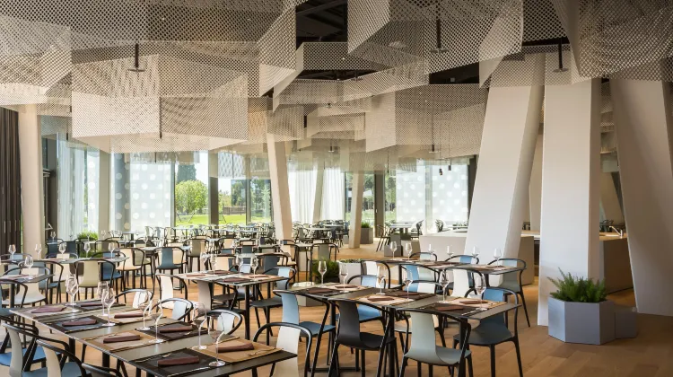 Maistra Select Family Hotel Amarin 食事・レストラン