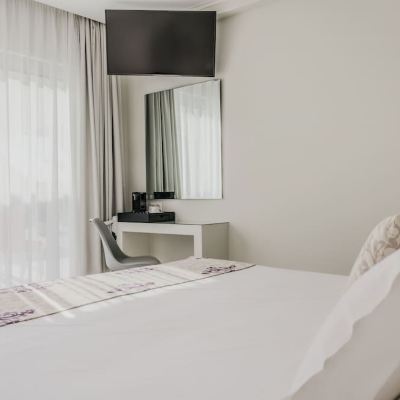 Superior Double Room, 2 Twin Beds, Pool Access