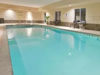 Holiday Inn Express & Suites TOPEKA NORTH by IHG Ξενοδοχεία στην πόλη Topeka