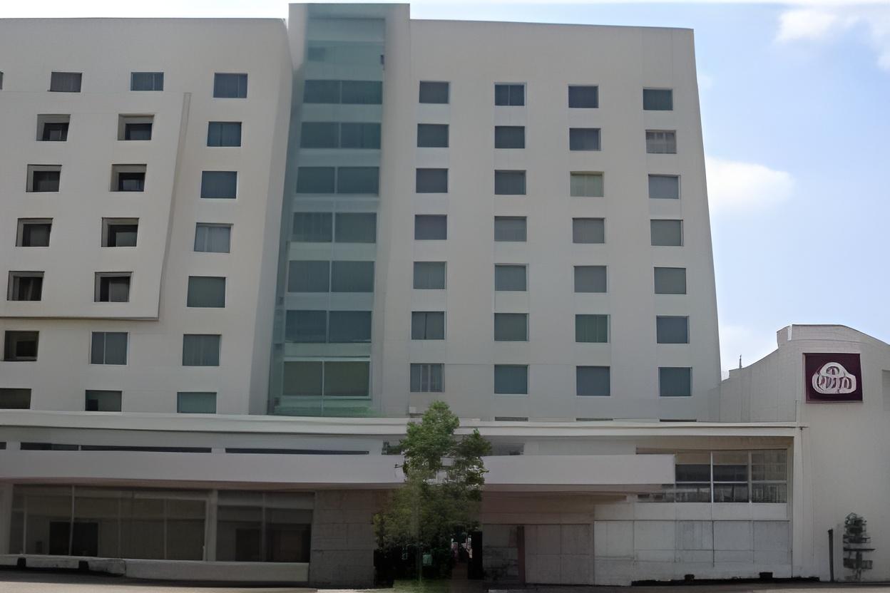 Fiesta Inn Express Puebla Finsa精致套房