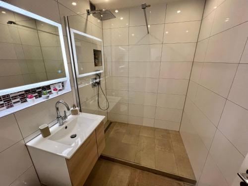 Lilis Apartment Mit Balkon One-Bedroom Apartment