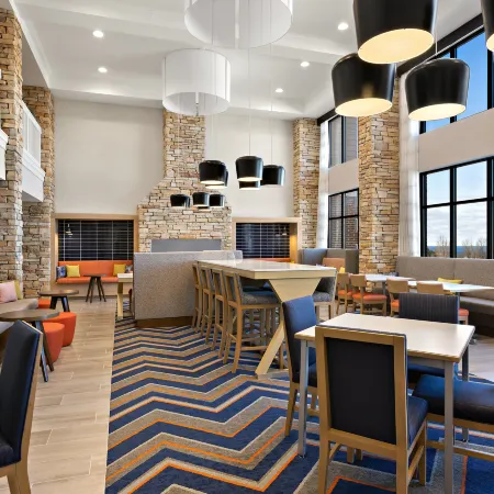 Hampton Inn & Suites Petoskey Отели в г. Петоски