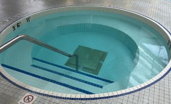 Crowne Plaza Minneapolis West, an IHG Hotel - Housity