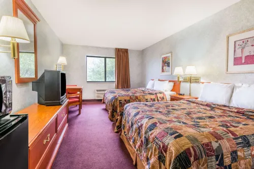 Days Inn by Wyndham Topeka
