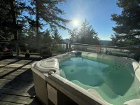 Paradise in Forest setting w/ Ocean views, hot tub, close to town & Hiking Hoteles en Eastsound